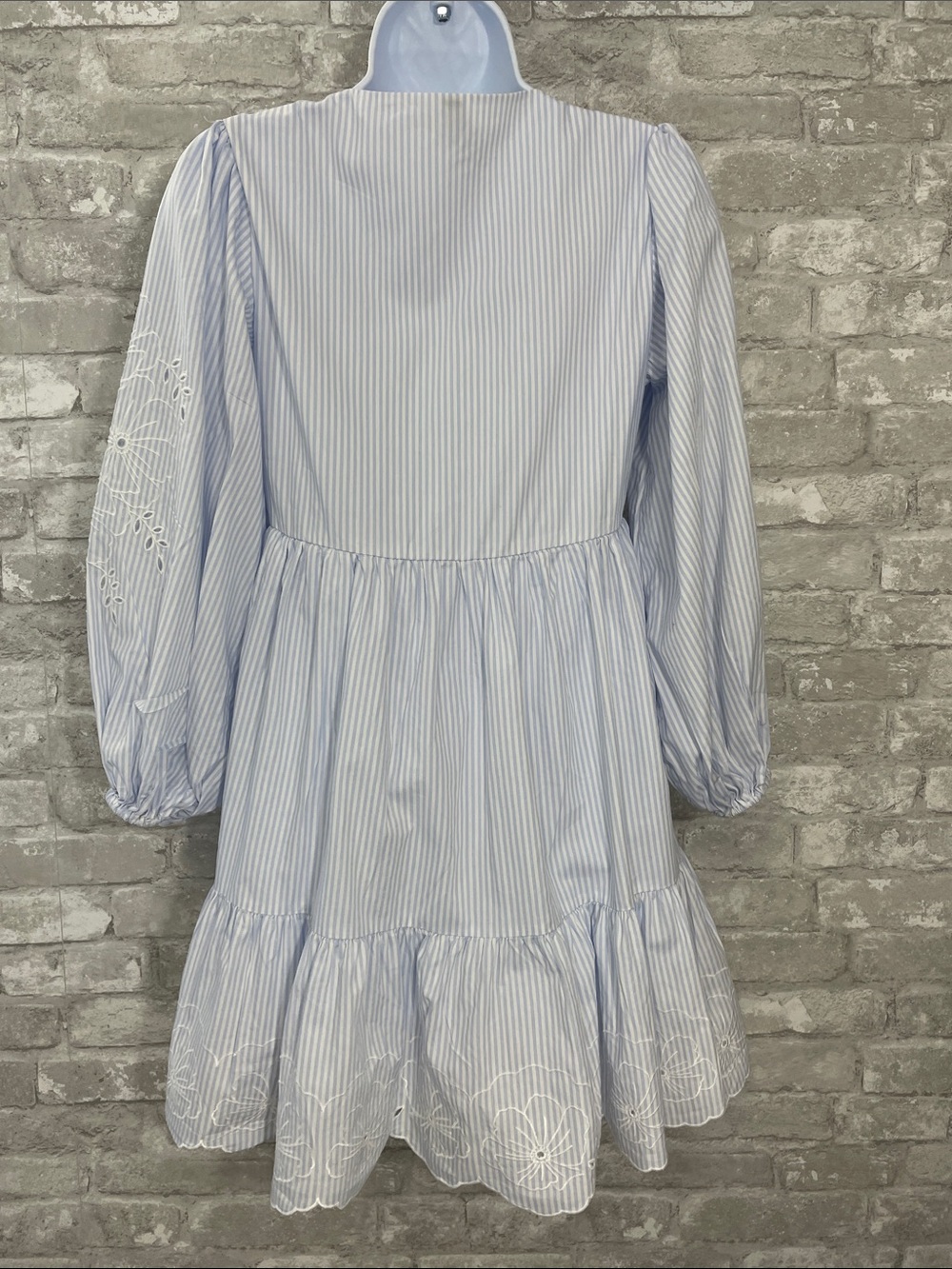 H&M Divided Mini Dress in White with Light Blue Stripes - Picture 4 of 6